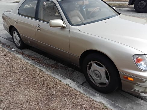 Used 2000 Lexus LS 400 image 9