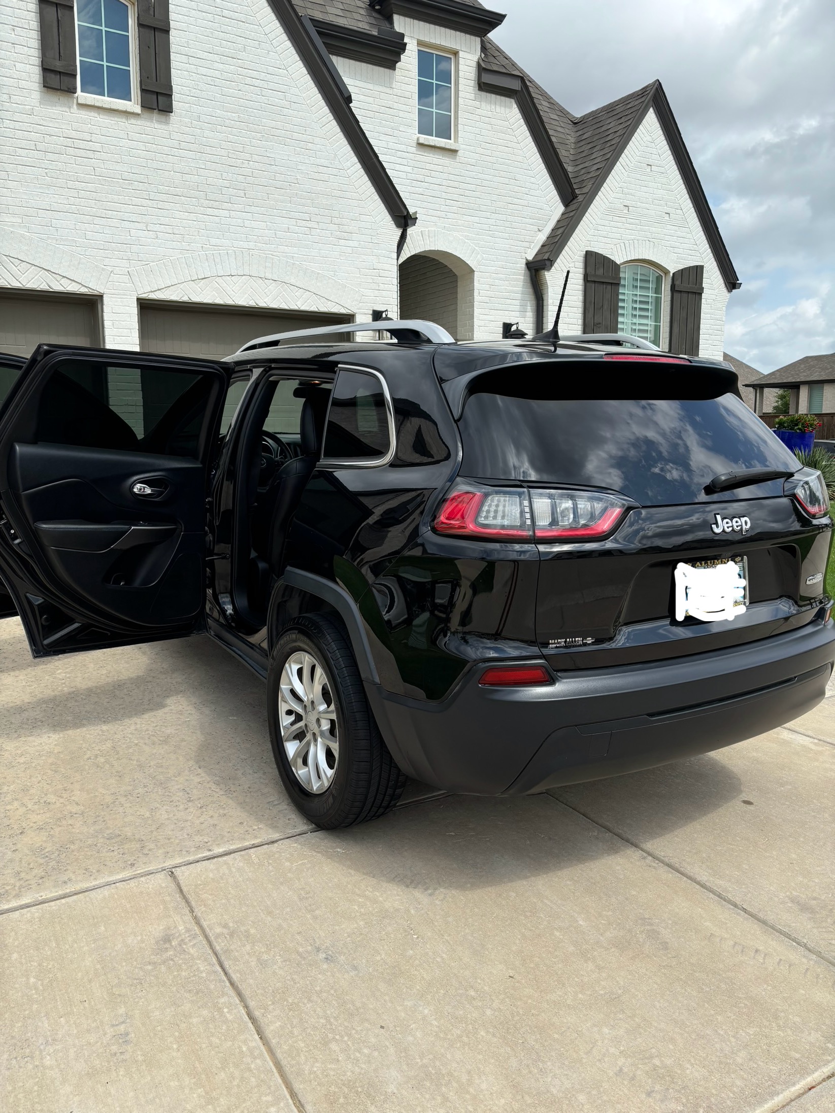 Used 2019 Jeep Cherokee Latitude w/ Popular Appearance Group FWD image 6