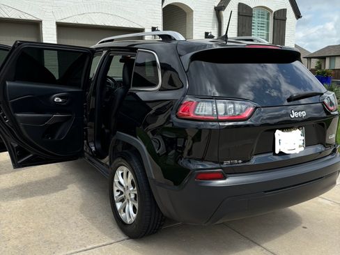 Used 2019 Jeep Cherokee Latitude w/ Popular Appearance Group image 6