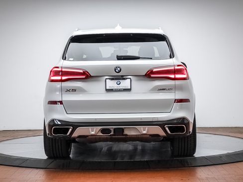Used 2019 BMW X5 xDrive50i w/ M Sport Package AWD/4WD image 4