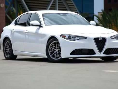 Used 2020 Alfa Romeo Giulia RWD image 9