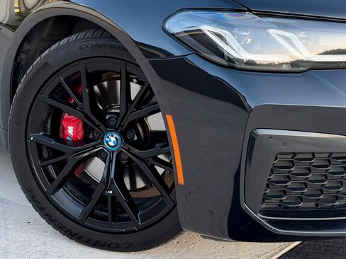 Used 2023 BMW 530e w/ M Sport Package RWD image 9