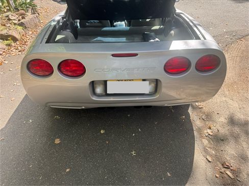 Used 1997 Chevrolet Corvette Coupe image 12
