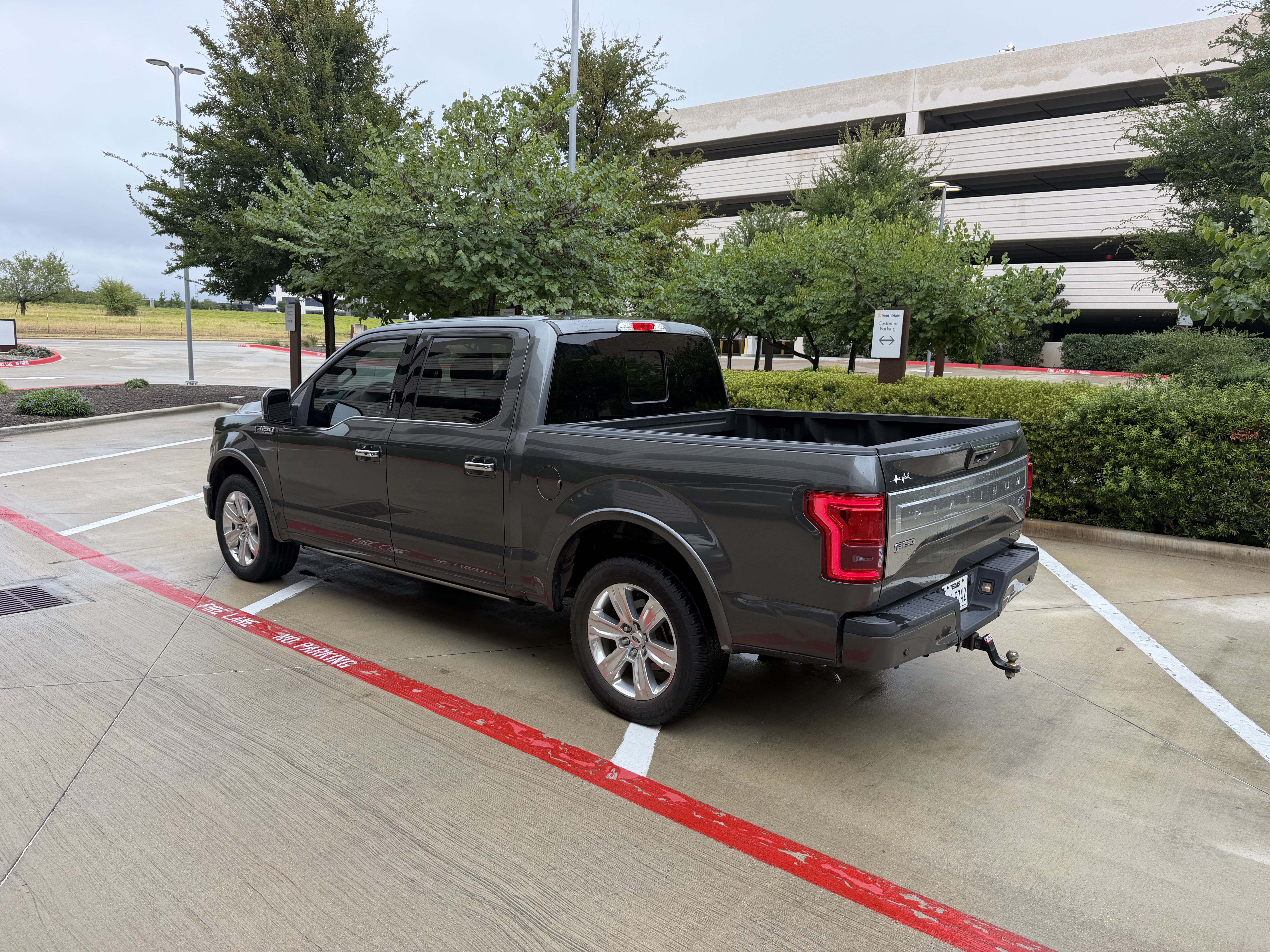 Used 2016 Ford F150 Platinum w/ Equipment Group 701A Luxury RWD image 4