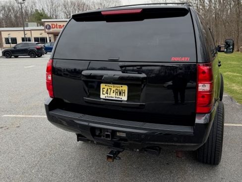 Used 2011 Chevrolet Suburban LT image 5