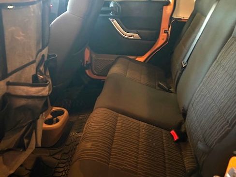 Used 2012 Jeep Wrangler Unlimited Rubicon w/ Max Tow Pkg image 9