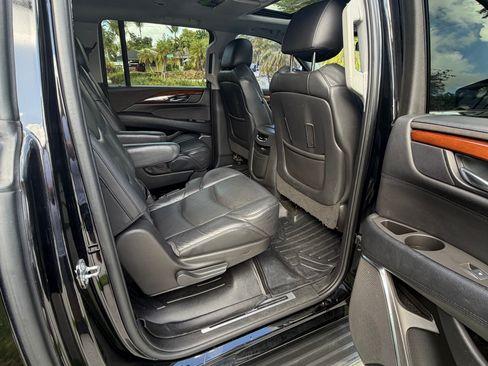 Used 2016 Cadillac Escalade ESV Luxury image 10