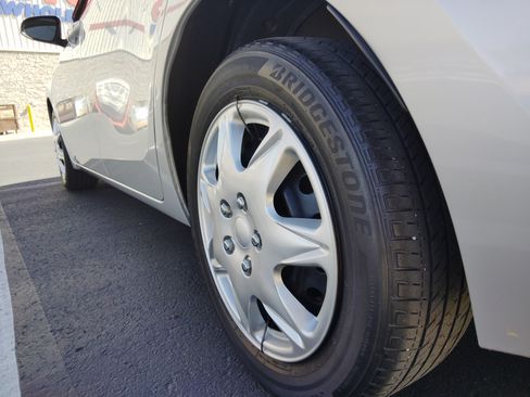 Used 2015 Toyota Corolla LE image 19