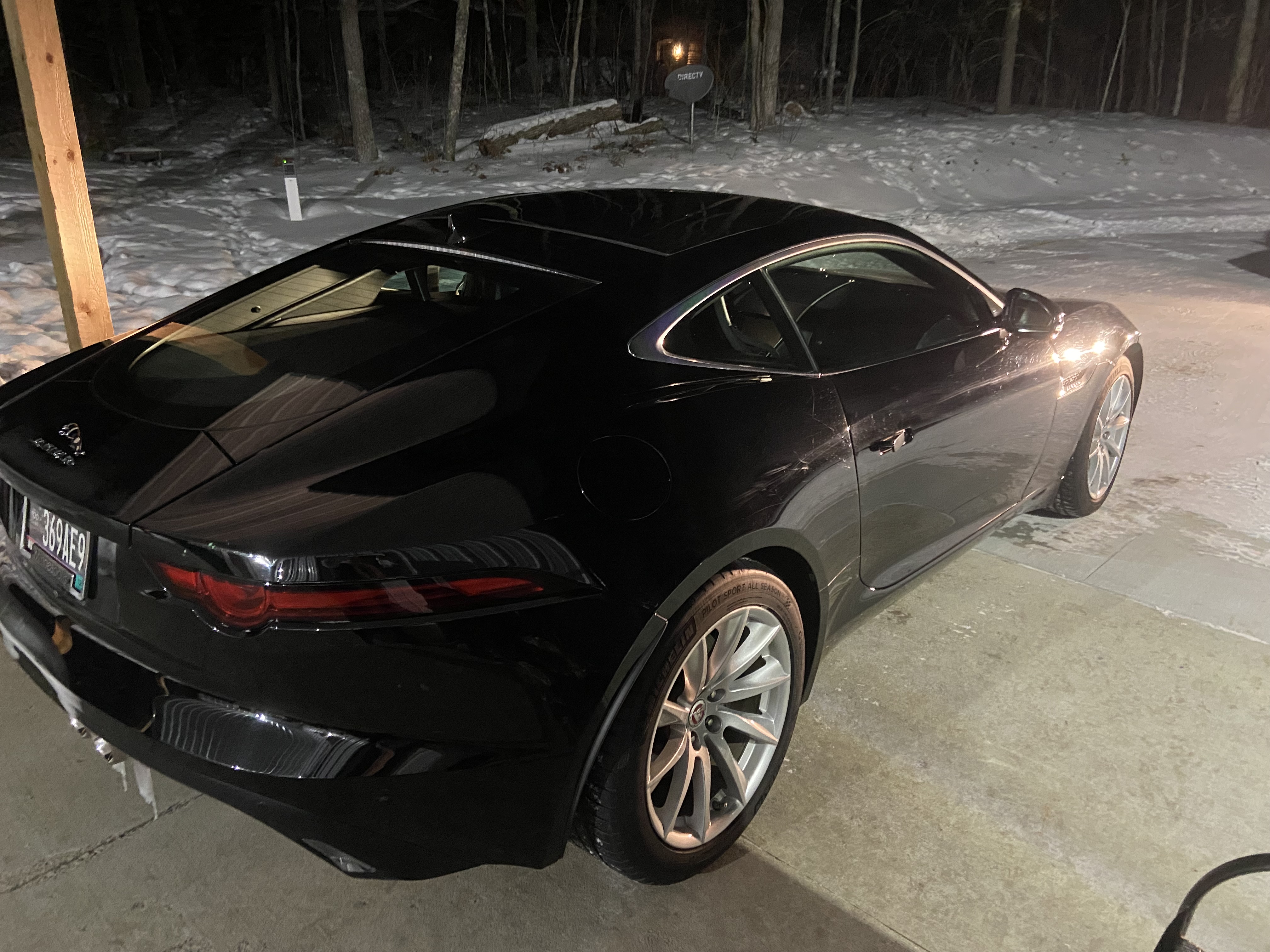 Used 2018 Jaguar F-TYPE Coupe RWD image 2