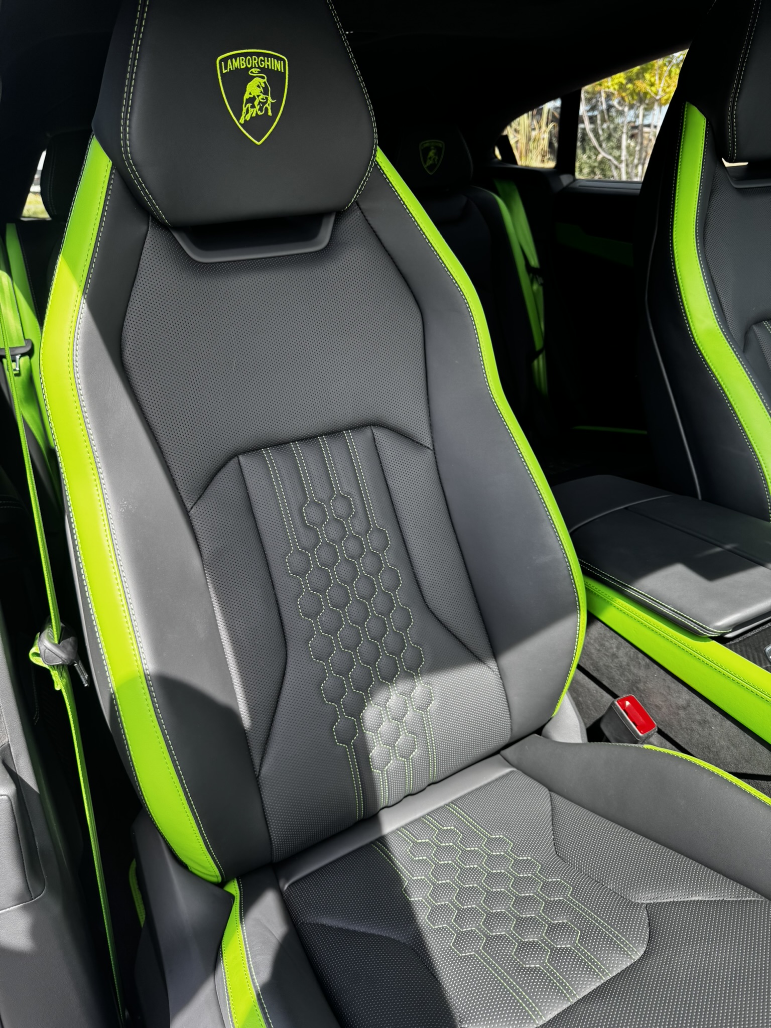 Used 2025 Lamborghini Urus SE AWD/4WD image 22