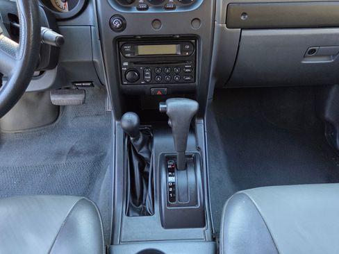 Used 2004 Nissan Xterra XE image 8