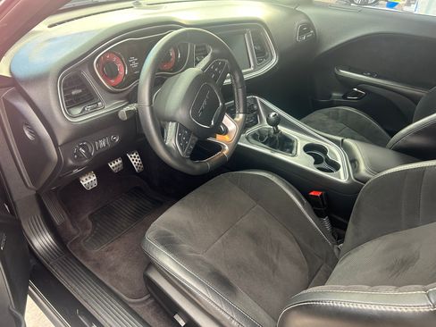 Used 2016 Dodge Challenger SRT Hellcat image 10