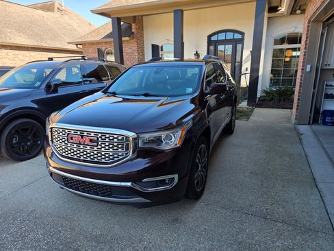 Used 2018 GMC Acadia Denali w/ Technology Package image 2