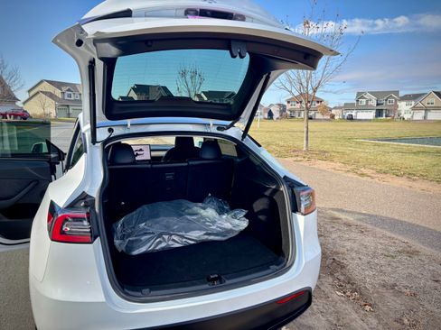 Used 2023 Tesla Model Y Long Range image 10