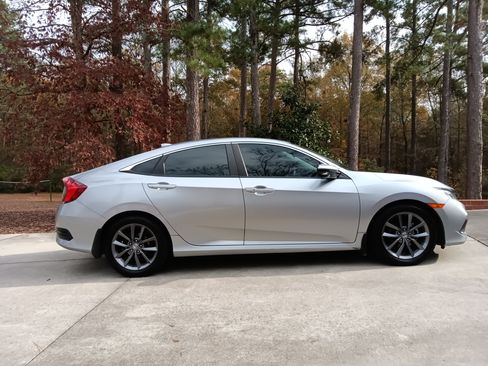 Used 2019 Honda Civic EX image 1