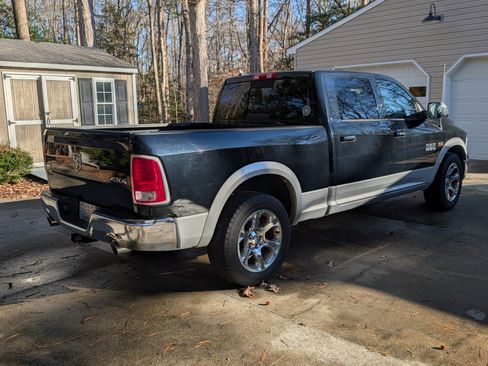 Used 2014 RAM 1500 Laramie w/ Convenience Group image 4