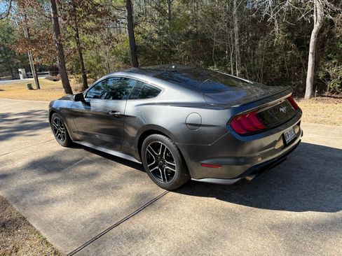 Used 2018 Ford Mustang Premium image 6