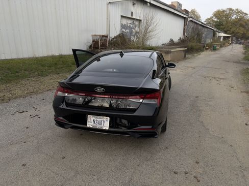 Used 2021 Hyundai Elantra Limited w/ Cargo Package image 5