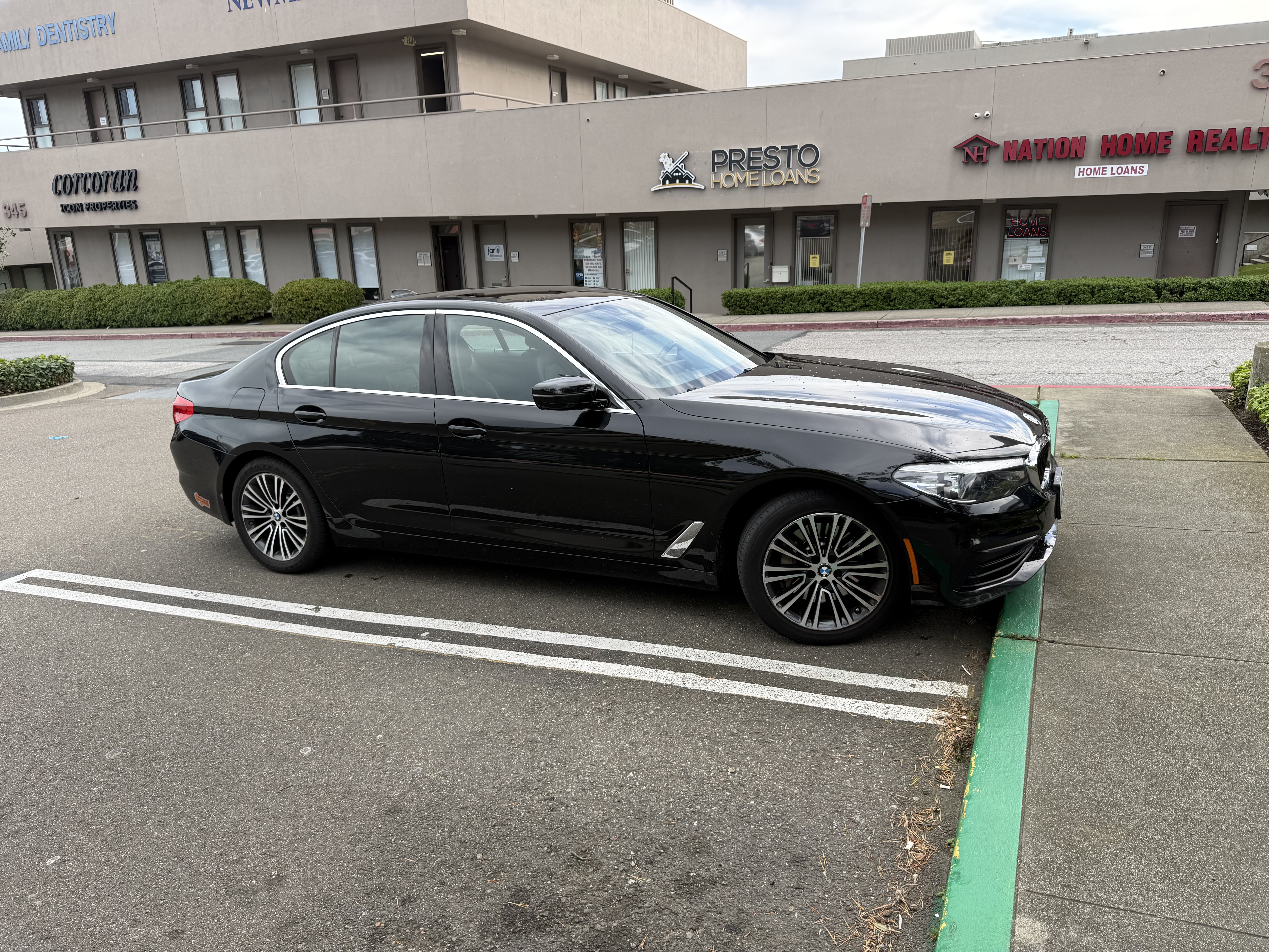Used 2020 BMW 530e w/ Convenience Package RWD image 1
