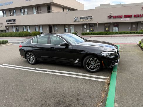 Used 2020 BMW 530e w/ Convenience Package image 1