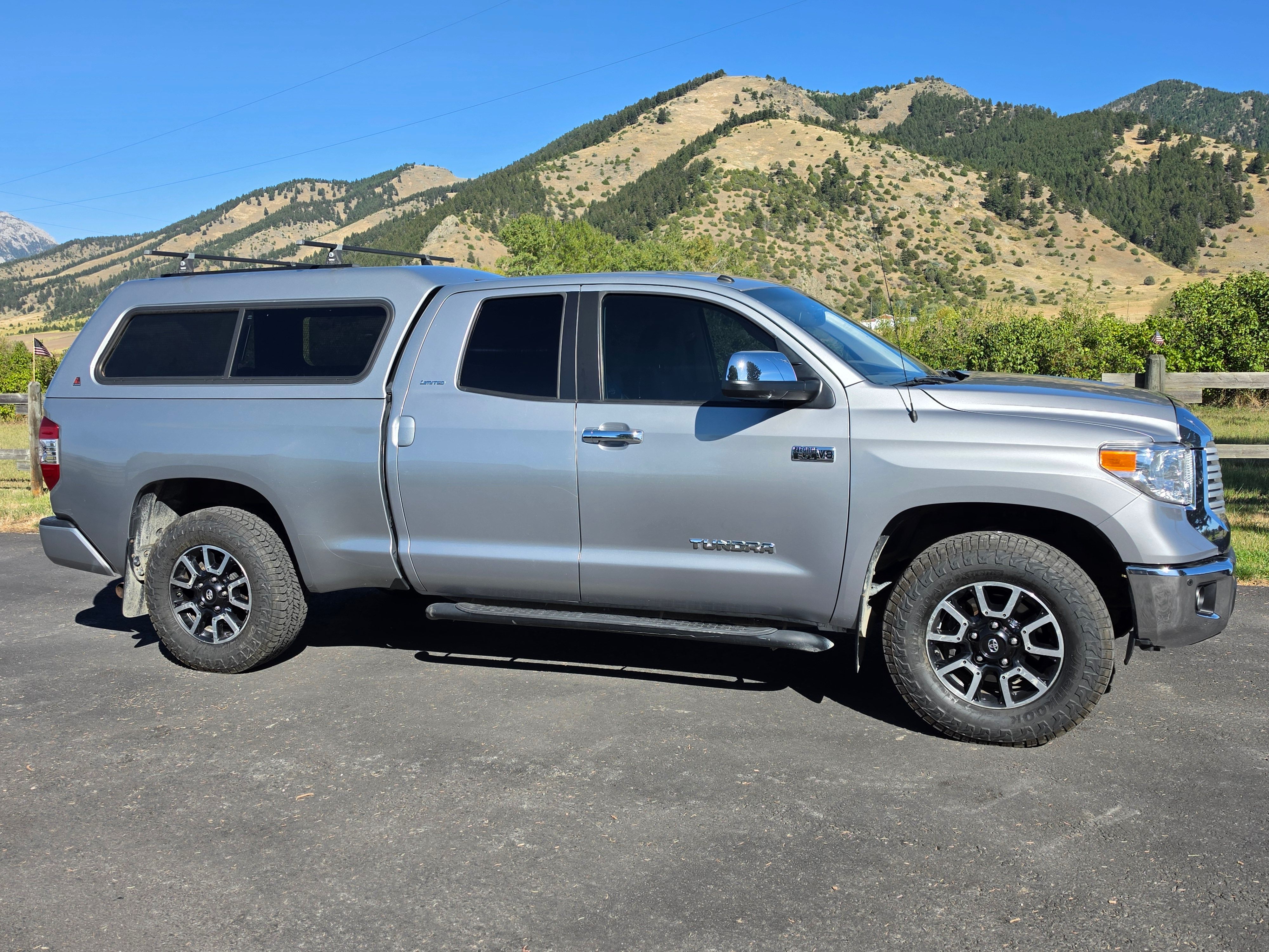 Used 2017 Toyota Tundra Limited w/ Limited Premium Package AWD/4WD image 2