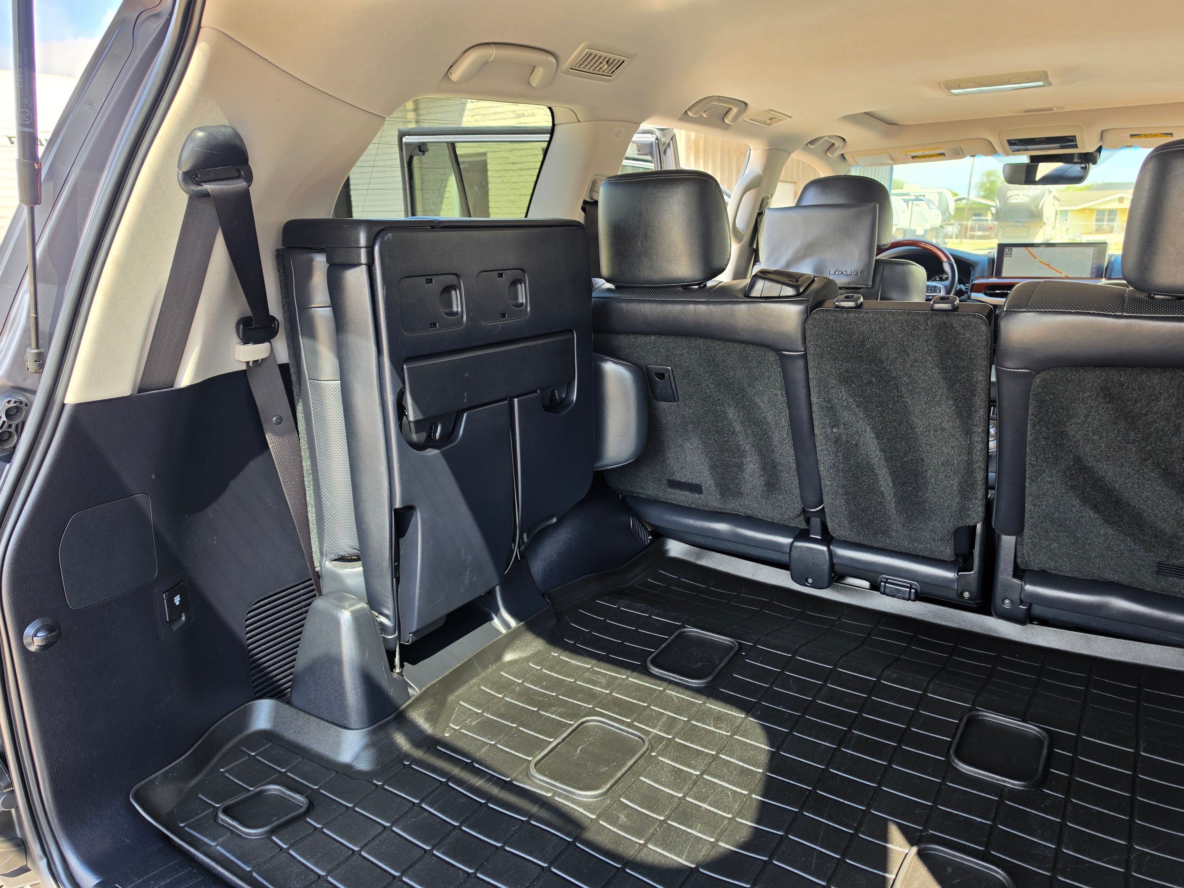 Used 2019 Lexus LX 570 4WD w/ Luxury Package image 25