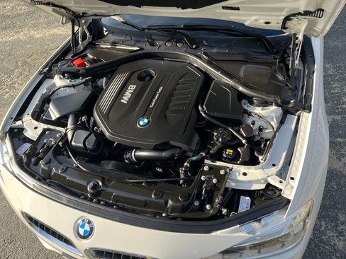 Used 2016 BMW 340i xDrive Sedan AWD/4WD image 25