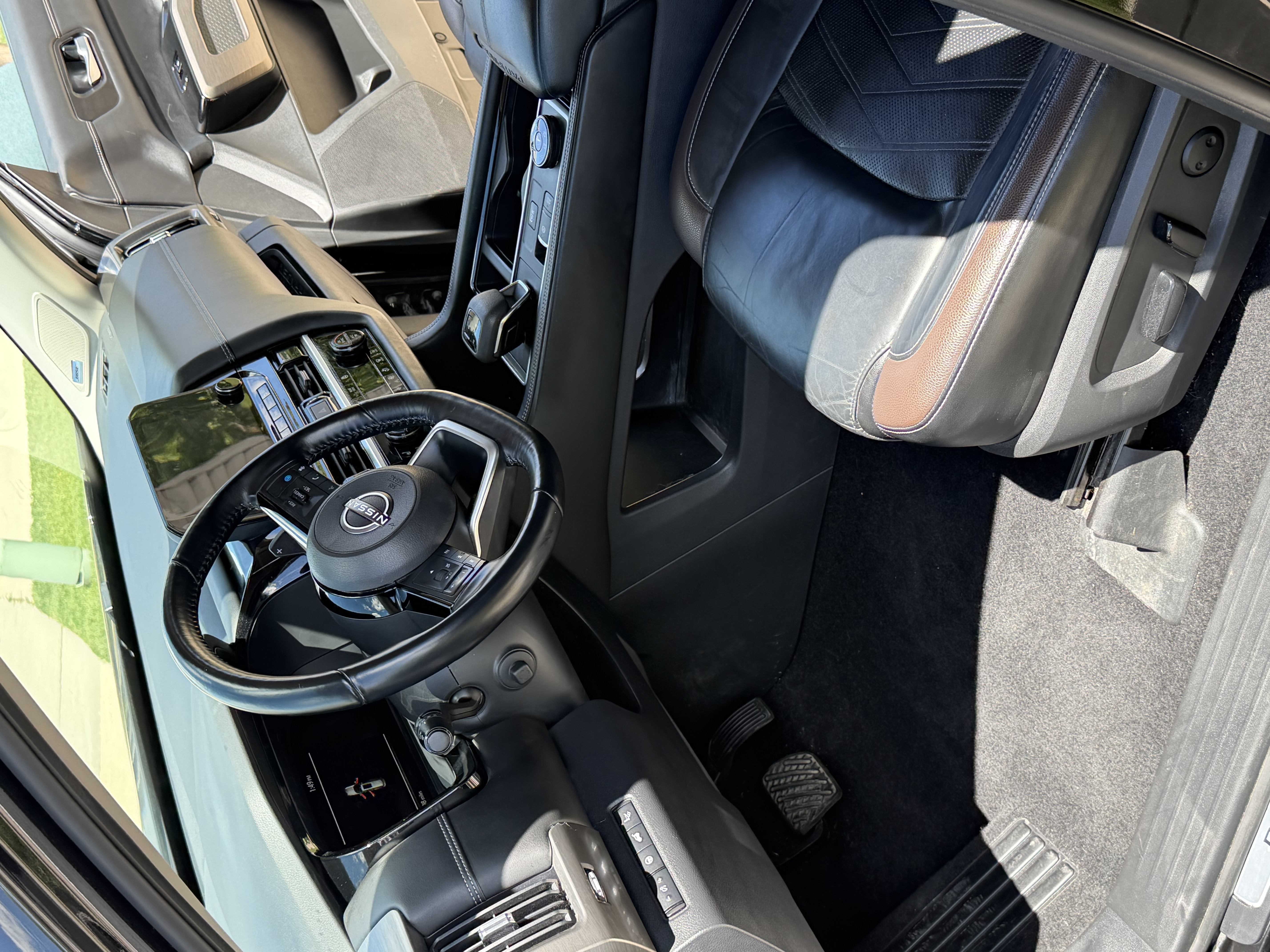 Used 2022 Nissan Pathfinder Platinum w/ Cargo Package AWD/4WD image 6