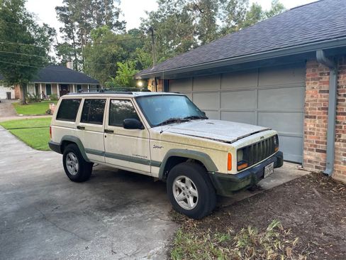 Used 1997 Jeep Cherokee Sport image 1