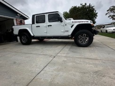 Used 2025 Jeep Gladiator Mojave w/ Convenience Group image 4