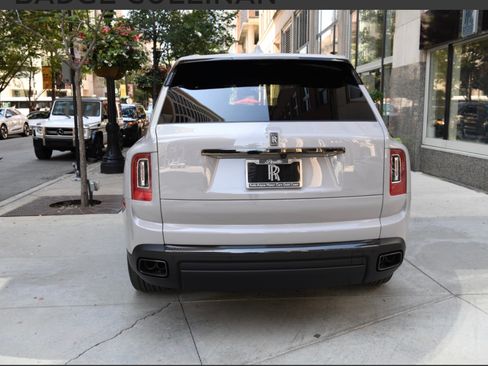 Used 2024 Rolls-Royce Cullinan Black Badge w/ Driver's Package image 2