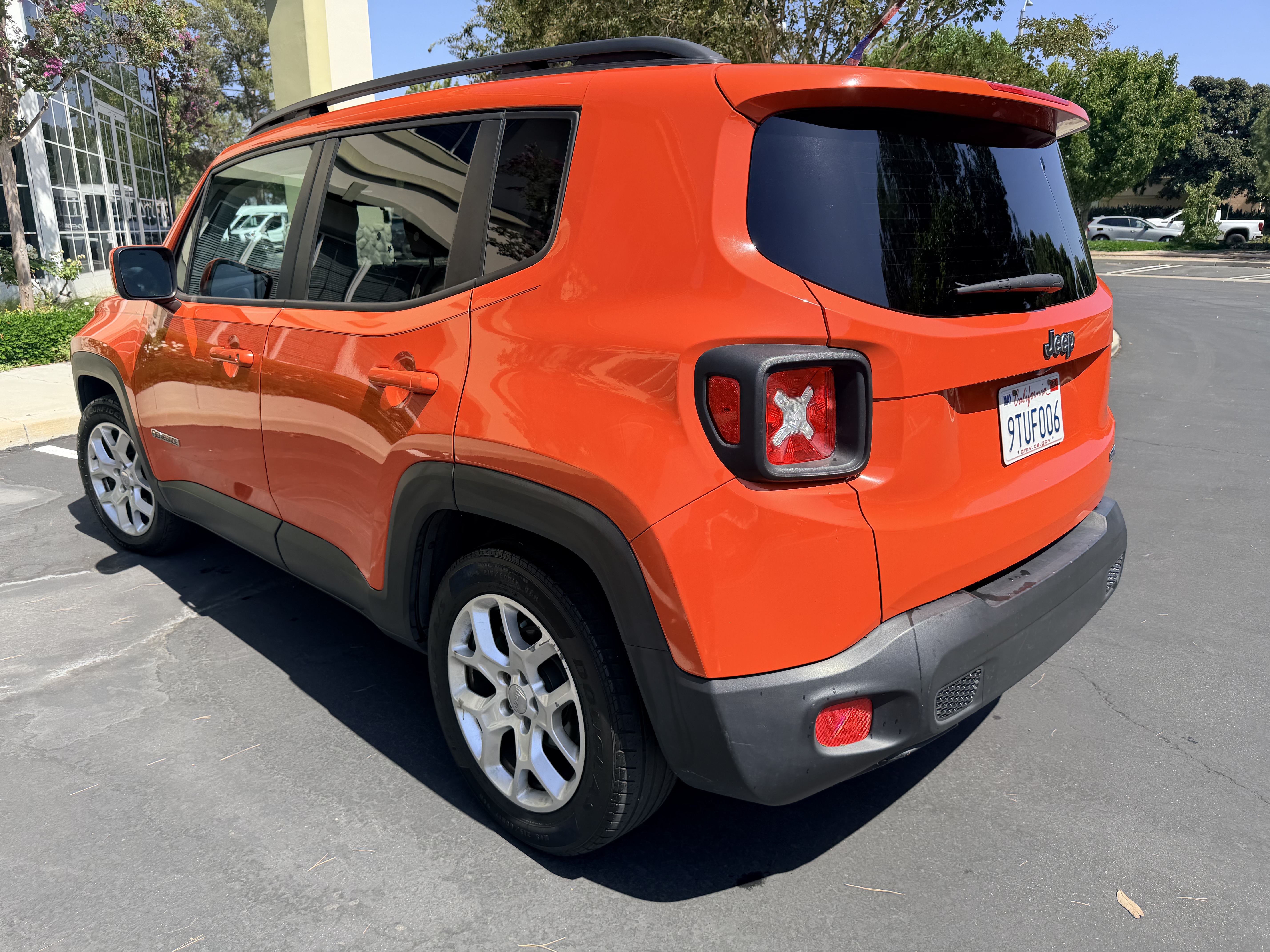 Used 2015 Jeep Renegade Latitude w/ Popular Equipment Group FWD image 6