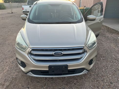 Used 2017 Ford Escape SE FWD image 1