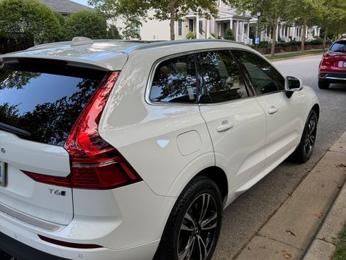 Used 2020 Volvo XC60 T6 Momentum AWD/4WD image 4