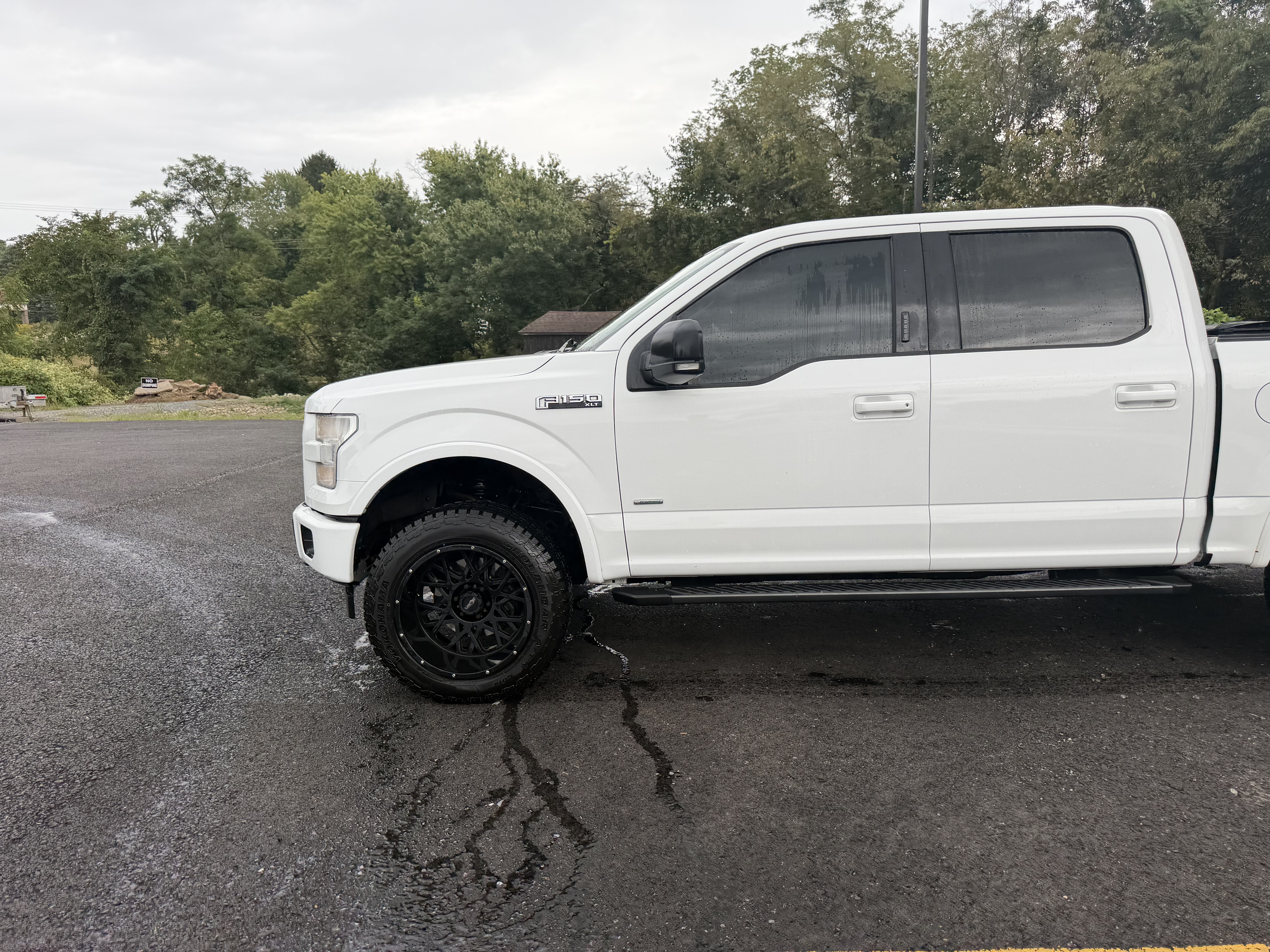 Used 2017 Ford F150 XLT w/ Equipment Group 302A Luxury AWD/4WD image 15