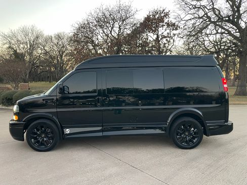 Used 2024 Chevrolet Express 2500 w/ Driver Convenience Package image 6