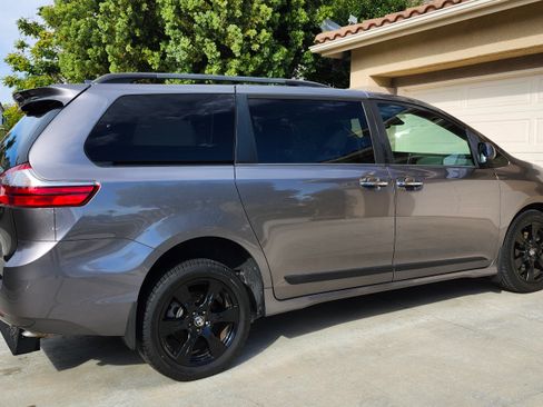 Used 2020 Toyota Sienna XLE Premium image 8