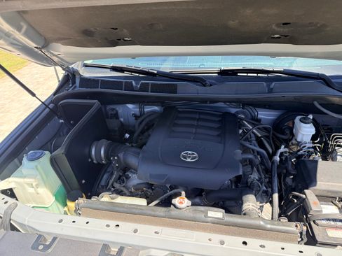 Used 2018 Toyota Tundra SR5 w/ SR5 Upgrade Package image 24