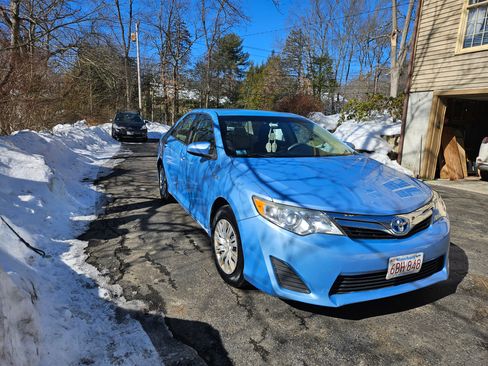 Used 2013 Toyota Camry LE image 1