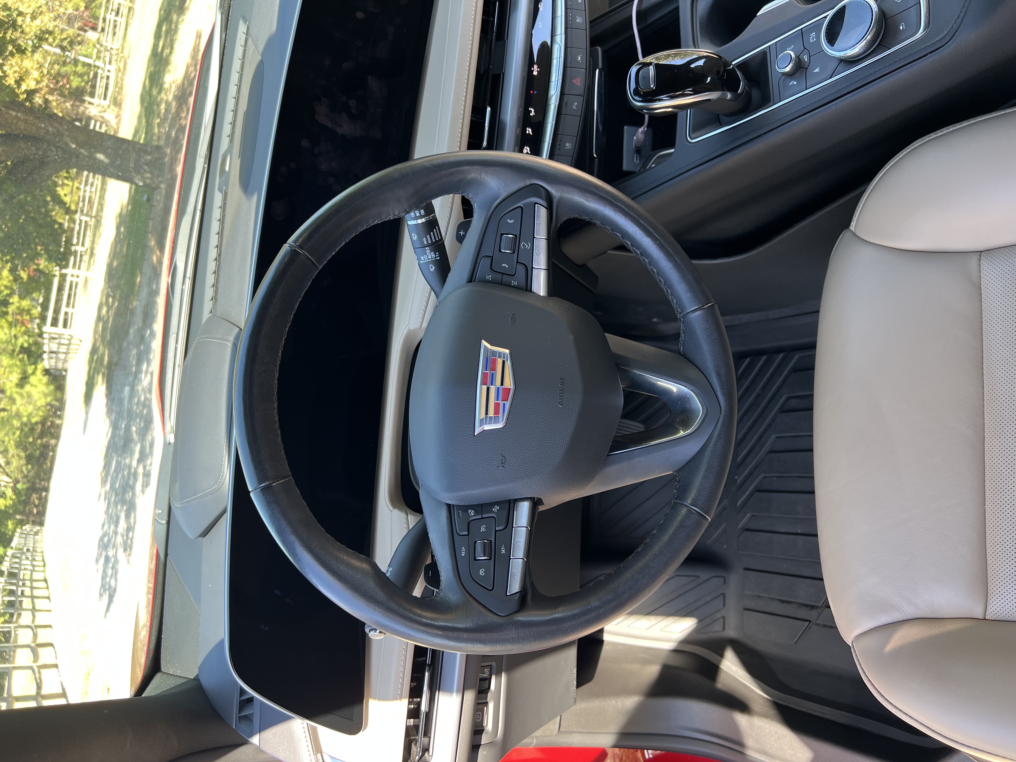 Used 2024 Cadillac XT4 Premium Luxury w/ Technology Package FWD image 9