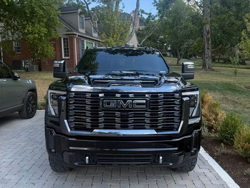 Used 2024 GMC Sierra 2500 Denali Ultimate AWD/4WD image 2