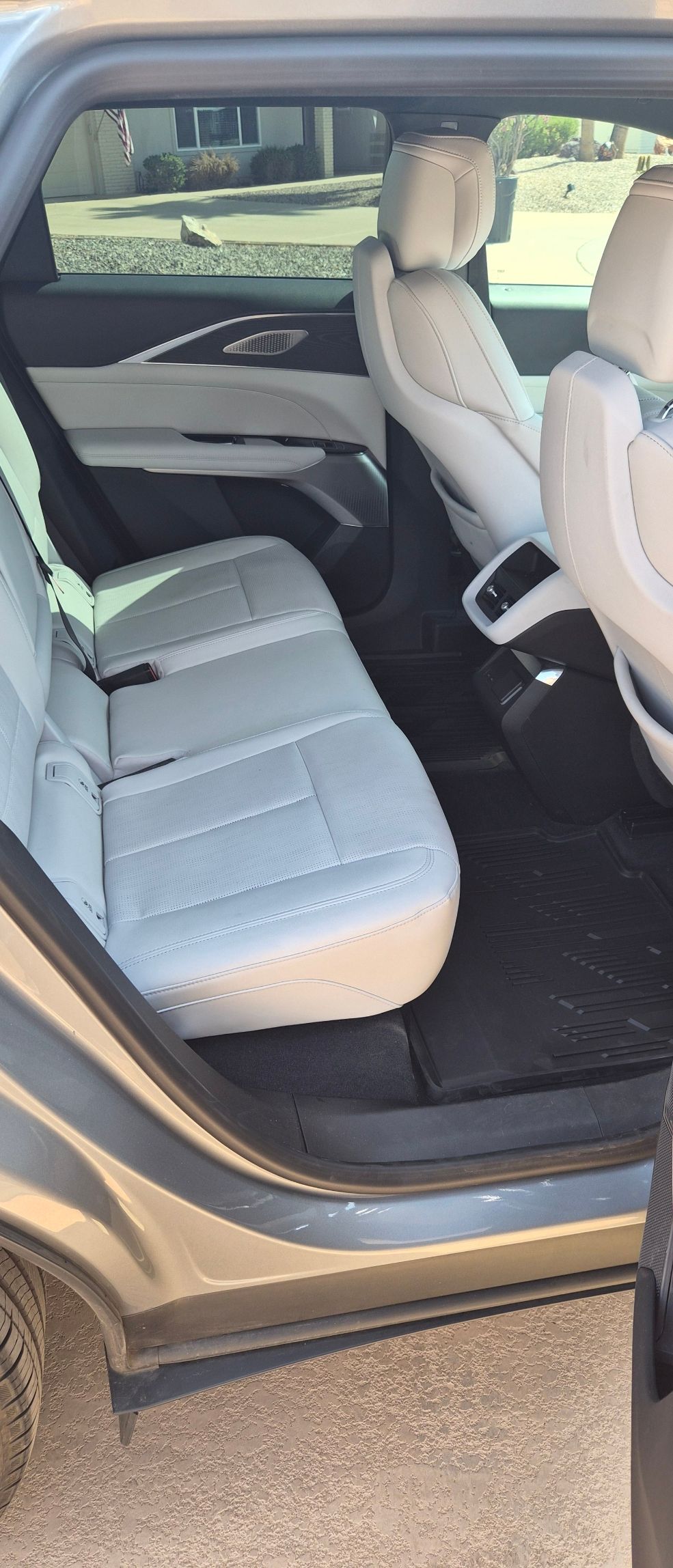 Used 2024 Cadillac Lyriq Luxury AWD/4WD image 8