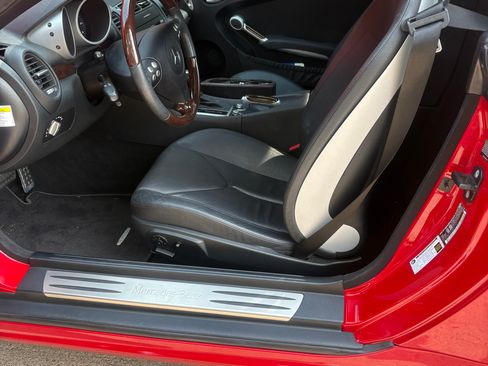 Used 2008 Mercedes-Benz SLK 350 image 4