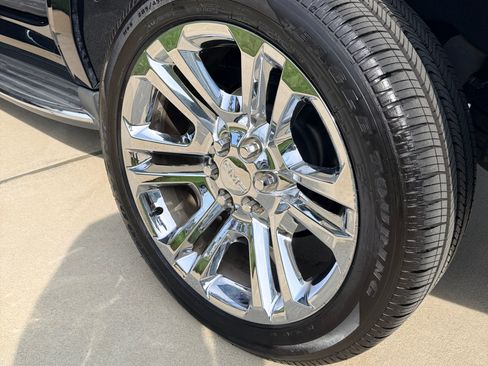 Used 2018 GMC Yukon XL SLT w/ Premium Edition image 8