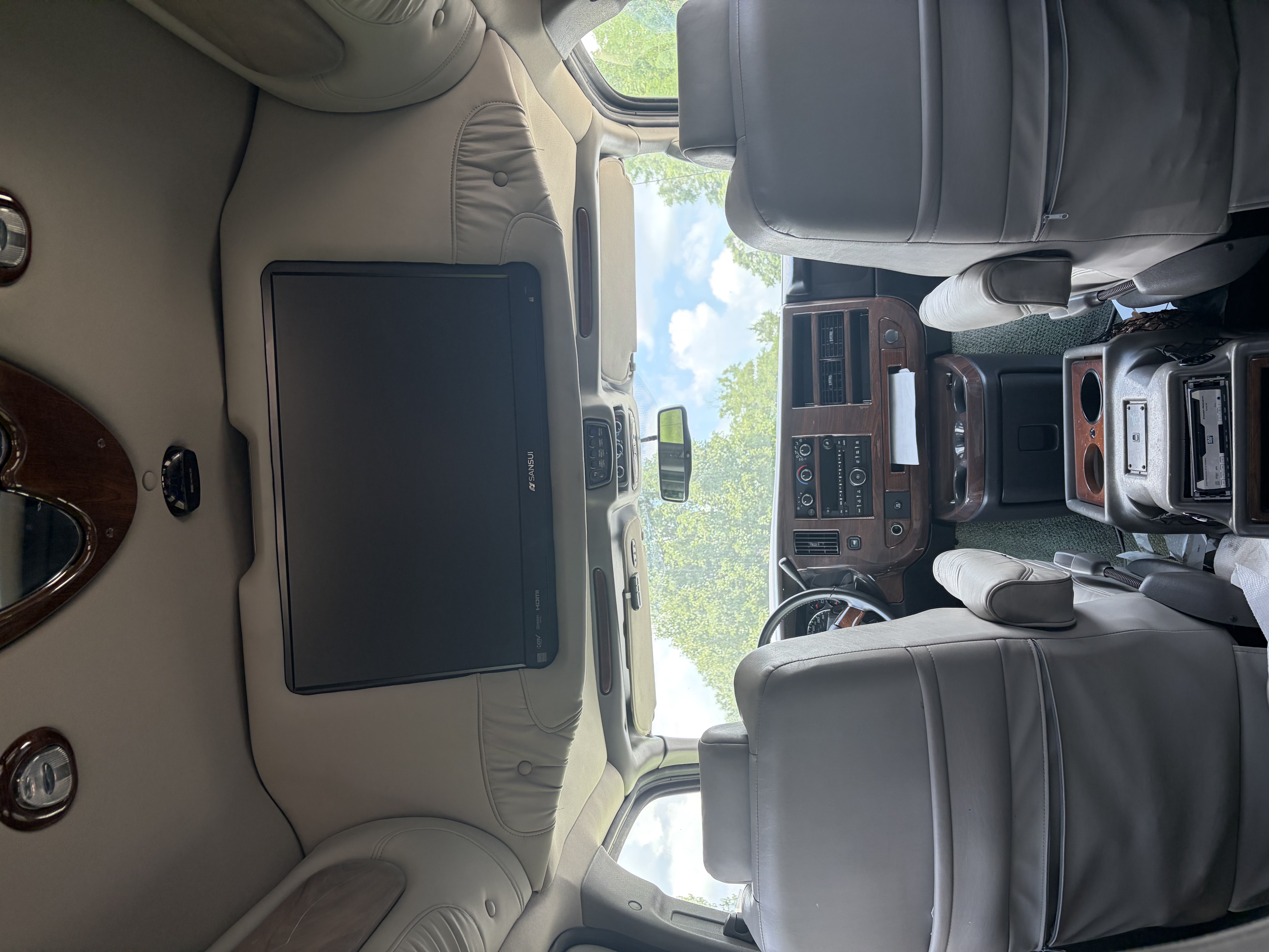 Used 2009 GMC Savana 1500 AWD w/ Preferred Equipment Group image 8