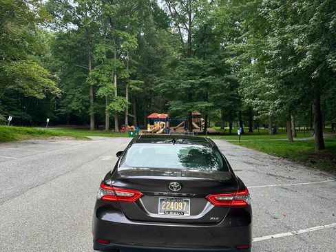Used 2018 Toyota Camry XLE w/ Audio Package FWD image 5