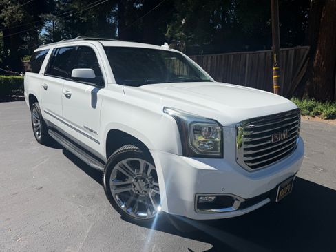 Used 2018 GMC Yukon XL SLT w/ Premium Edition AWD/4WD image 8