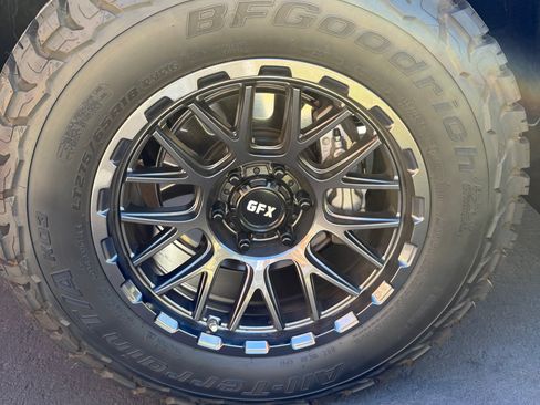 Used 2025 GMC Canyon AT4 w/ Technology Plus Package image 6