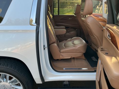 Used 2016 Cadillac Escalade ESV Platinum AWD/4WD image 12