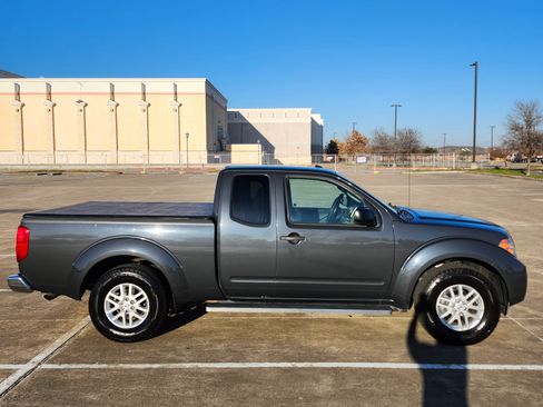 Used 2015 Nissan Frontier SV image 1